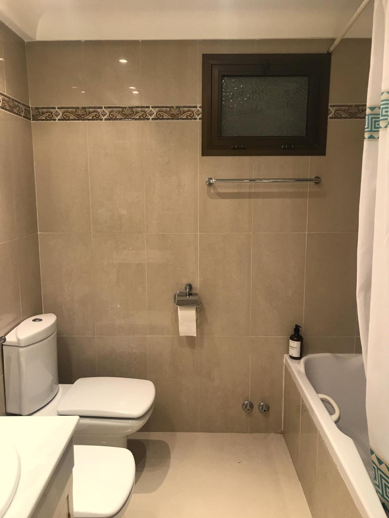 Habitacion Deluxe Con Bano Privado En Atalaya Apartagolf, Estepona Luaran gambar