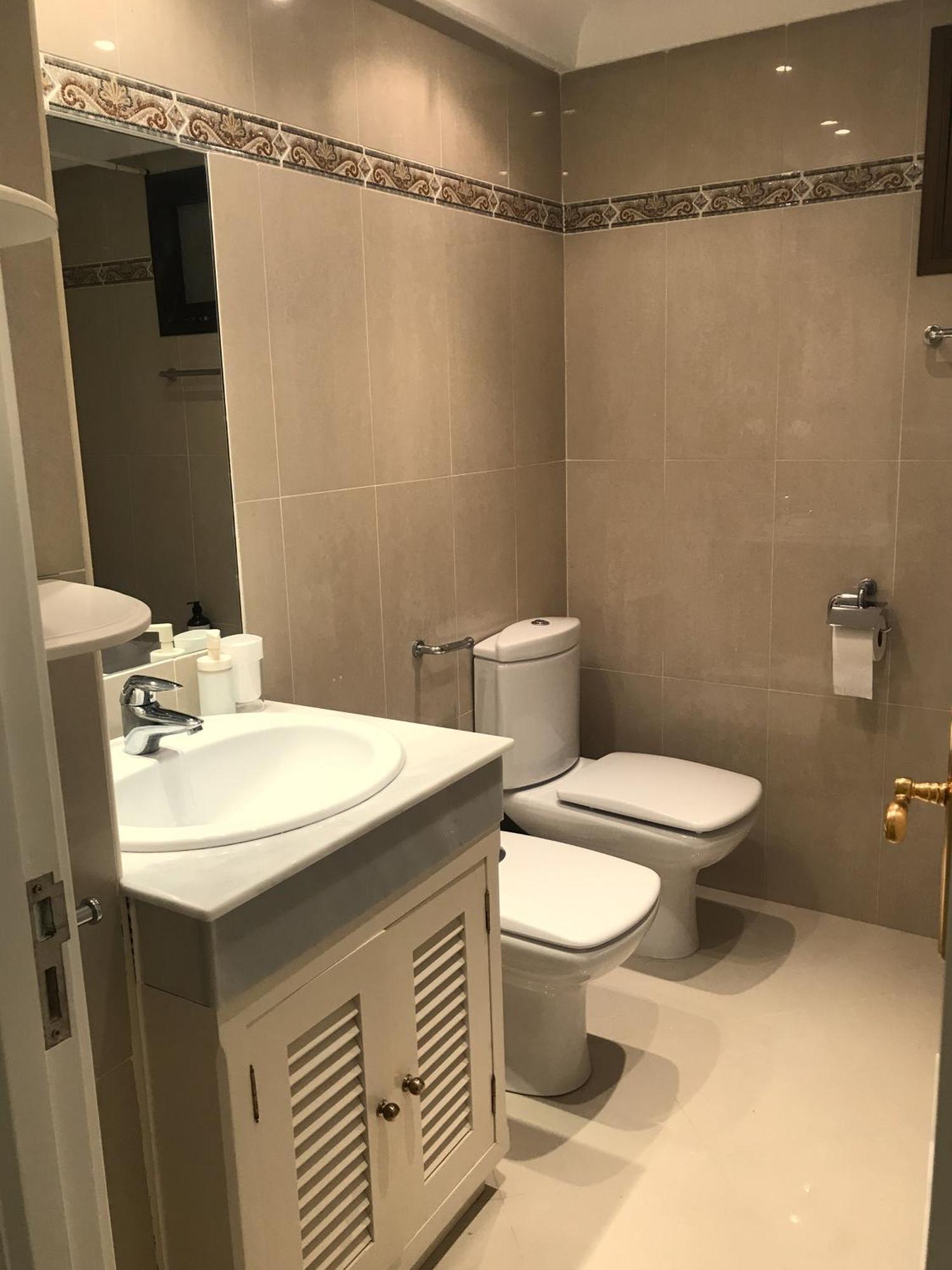 Habitacion Deluxe Con Bano Privado En Atalaya Apartagolf, Estepona Luaran gambar
